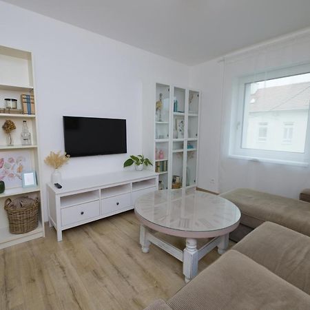 Central Apartment - Folk District Bratislava Exterior photo